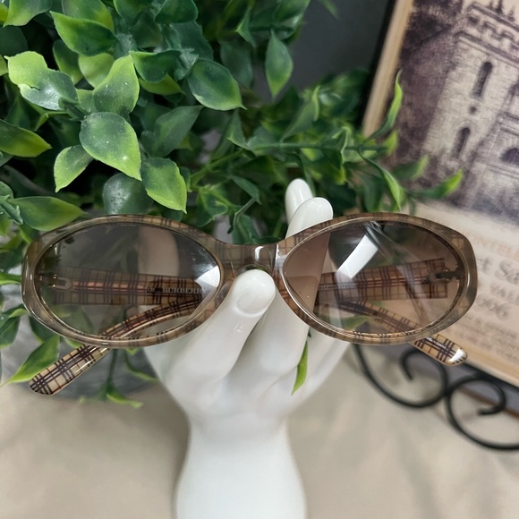 Authentic Burberry Sunglasses - Picture 2 of 8